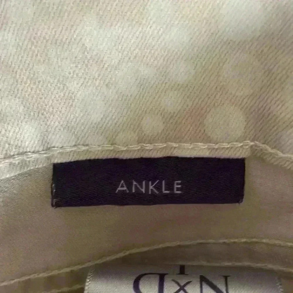 NYDJ Pattern Ankle Jeans in Cream/White Size 8 EUC - Picture 7 of 11